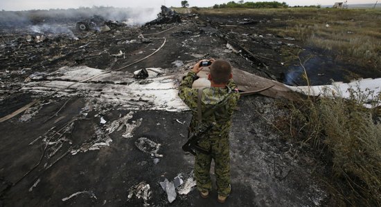 Vairākas starptautiskās aviolīnijas jau mēnešiem izvairījušās no Ukrainas gaisa telpas