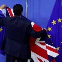 Londona un Brisele turpina 'Brexit' sarunas, cenšoties rast izeju no strupceļa