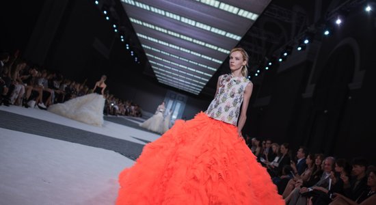 Настоящий вальс цветов от кутюр: показ Giambattista Valli