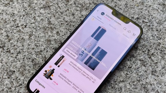 60 video mēnesī un dzīvais ēters: kā Latvijas "Madara Cosmetics" ielaužas "TikTok" tirdzniecībā