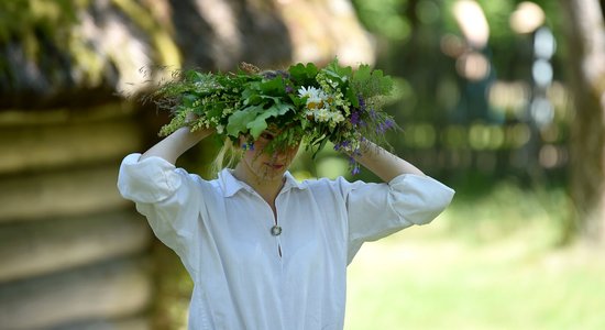 Svētku priekšvakarā valdība paplašina iespējas pulcēties; saglabājas atšķirības līmeņos