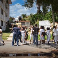 Kubā arestētas 100 disidentes - 'Dāmas baltā'