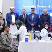Covid-19: Afganistāna sāk vakcinācijas kampaņu; Ukraina saņēmusi pirmo vakcīnu partiju