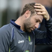 Pēc bumbiņas trieciena pa galvu miris Austrālijas kriketa izlases spēlētājs
