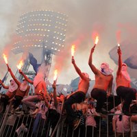 Скандал: фанаты "Зенита" сорвали матч и избили футболиста "Динамо"