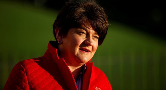 Ziemeļīrijas premjerministre atkāpjas no amata
