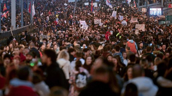 Serbijā nerimst Novisadas traģēdijas izraisītie protesti