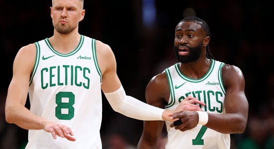 Porziņģis tomēr dodas laukumā un aizvada rezultatīvu sniegumu "Celtics" neveiksmē