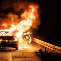 Latvijā gada laikā aizdegas ap 700 auto – kas jāzina katram autobraucējam