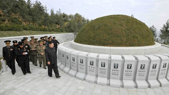 Kims Čenuns apmeklē kritušo jūrnieku memoriālu - 1