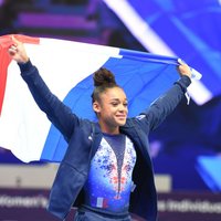 Темнокожей гимнастке подарили связку бананов за победу на чемпионате Европы