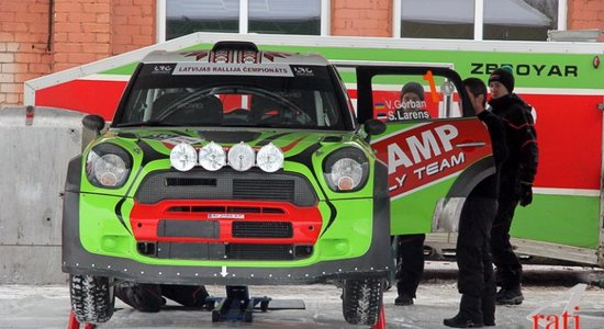 Alūksnes rallija uzvarētājs Gorbans ar savu 'MINI WRC' startēs arī Talsos