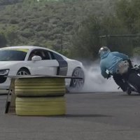 Video: 'BMW' motocikla un 'Audi R8' sānslīžu tandēms