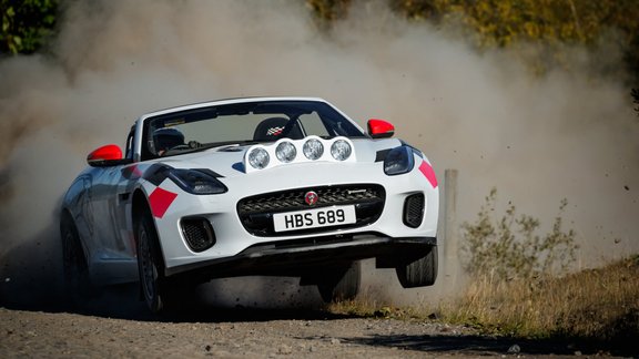 'Jaguar F-Type' rallija auto