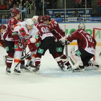 Rīgas 'Dinamo' skaistā cīņā gūst pirmo uzvaru pār 'Jokerit'