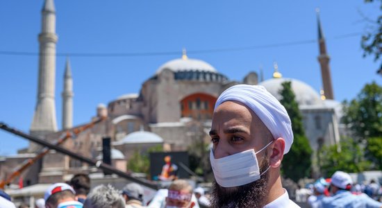 Сожжение флага и "византийская мечта". Греция и Турция спорят из-за Айя-Софии