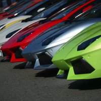 Fotoreportāža: par godu 'Lamborghini' jubilejai – vērienīgs pārbrauciens