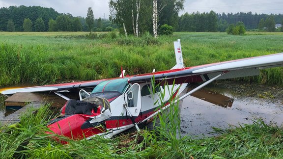 YL-YEA Skydive Latvia  Pilatus PC-6