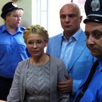 Timošenko pārvesta uz cietumu