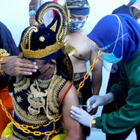Covid-19: Indonēzijā inficēto skaits pārsniedz miljonu; globāli – 100 miljonus