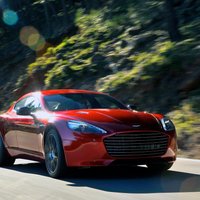 'Aston Martin' modernizējis četrdurvju kupeju 'Rapide'