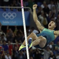 Неожиданному олимпийскому чемпиону в Бразилии презентовали килограмм золота