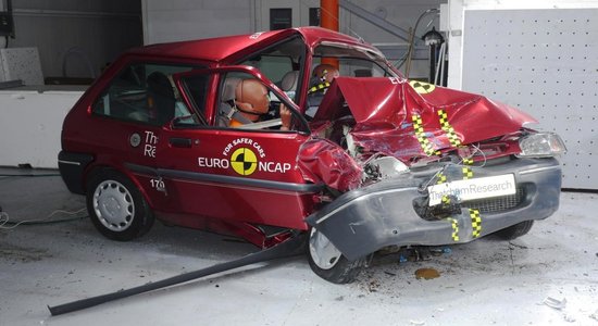 Video: Pirms 20 gadiem 'EuroNCAP' debitēja ar trieciena testu, kas lika pārtraukt 'Rover 100' ražošanu