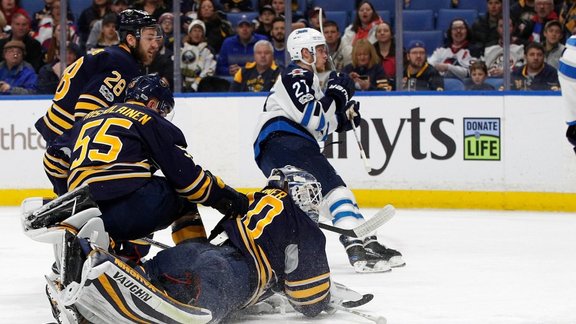 Nikolaj Ehlers Winnipeg Jets, Zemgus Girgensons, Robin Lehner Buffalo Sabres