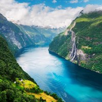 Ūdenskritums Norvēģijā, ko apvij stāsts par septiņām māsām – vecmeitām