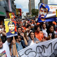 Venecuēlas valdība grib aizliegt opozīciju