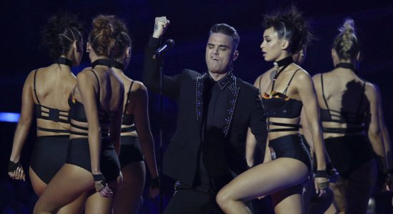 Londonā pasniegtas 'BRIT Awards' balvas. Britu ikonas tituls – Robijam Viljamsam