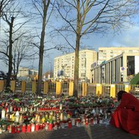 Tūkstošiem eiro cietušajiem, neskaitāmas tiesu lietas un sēru pasākumi – piemin Zolitūdes traģēdiju