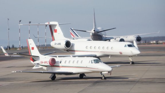 Cessna 560XL Citation XLS Plus, foreground, and Gulfstream 550 aircrafts 