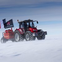Foto: Nīderlandiete traktorā sasniedz Dienvidpolu