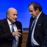 UEFA prezidents Platinī noliedz nelikumīgu naudas saņemšanu no FIFA