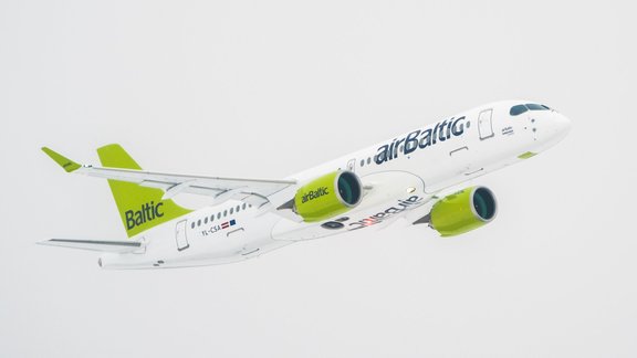 CS300 airBaltic ierodas Rīgā - 6