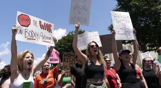 ASV notiek protesti pret Augstākās tiesas lēmumu abortu jautājumā