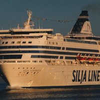 Pārsimts svingeru sabojā atpūtu kruīza kuģī 'Silja Symphony'