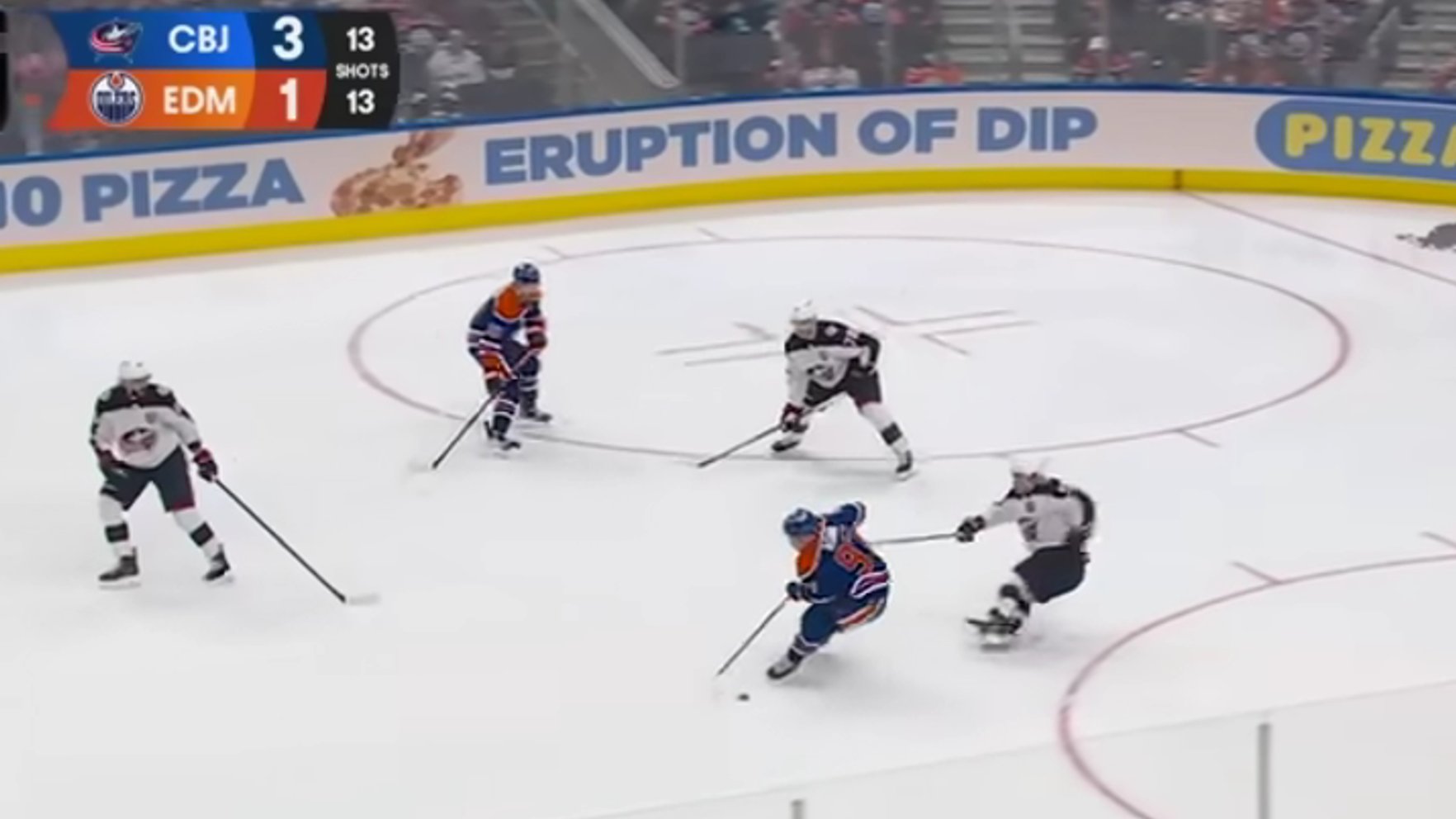 Video: Kā Beļavskis ziedu laikos – Makdeivids ar pirueti iemet Merzļikina konkurentam