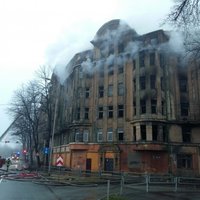 Рижская дума решила снести горевшее в ноябре здание на улице Калнциема