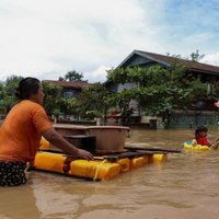 Plūdu dēļ Mjanmā savas mājas bijuši spiesti pamest gandrīz 120 000 cilvēku