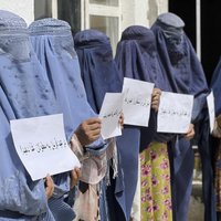 Terors pret sievietēm un ekonomiskā krīze: divi gadi kopš 'Taliban' atgriešanās Afganistānā