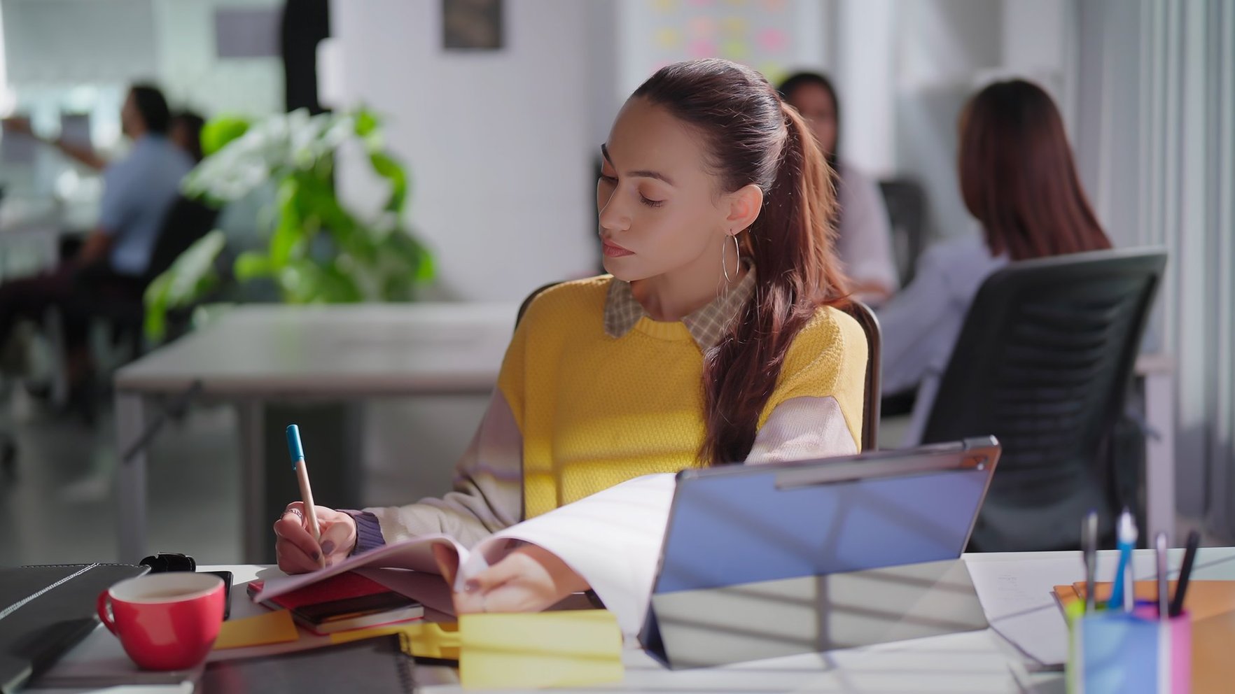 Paaudze, kuru darba devēji nemīl. Kādu profesionālo prasmju trūkst "Gen Z"