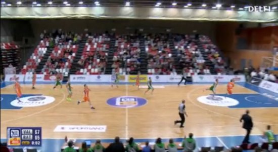 VIDEO: neticamā veidā pēdējā sekundē grozu gūst 'Turības' basketbolisti