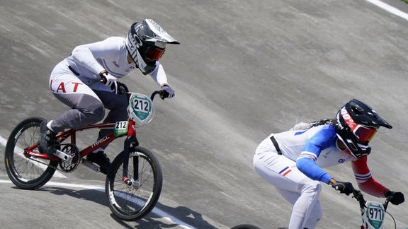 Tokijas olimpiskās spēles, BMX: Helvija Babris, Vineta Pētersone - 35