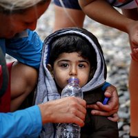 ES migrantiem veidos īpašus uzņemšanas centrus, palīdzēs bēgļiem Sīrijas kaimiņvalstīs