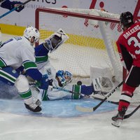 Balcers gūst savus pirmos vārtus NHL sezonā un kaldina 'Senators' uzvaru