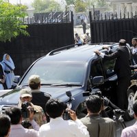Pakistānas tiesa nolemj arestēt bijušo prezidentu Mušarafu; apsūdzētais steigšus pamet tiesas zāli