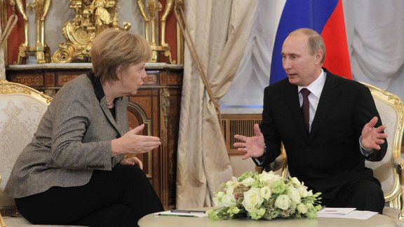 Angela Merkel and Vladimir Putin