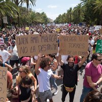 Spānijā tūkstošiem cilvēku protestē pret masu tūrismu